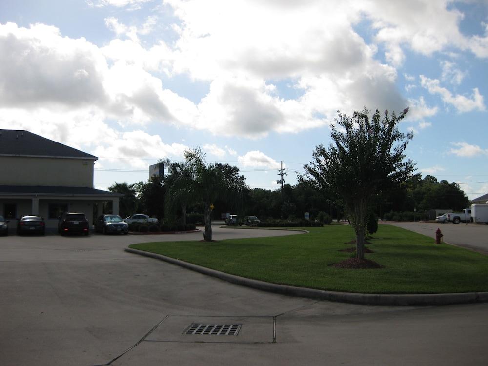 Scottish Inn and Suites photo 18
