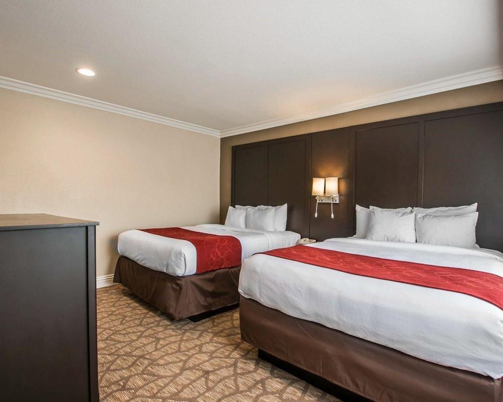 Comfort Suites San Clemente Beach photo 8