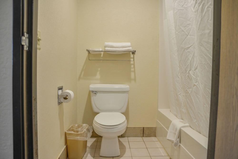 Days Inn by Wyndham Mount Vernon photo 15