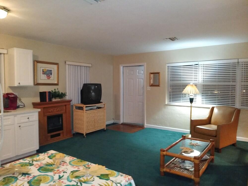 Swashbuckler Motel photo 19