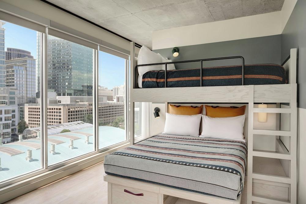 Moxy Charlotte Downtown photo 7