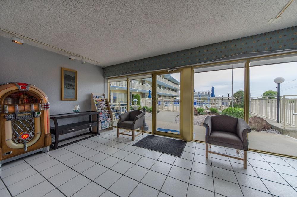Attache Motel photo 72
