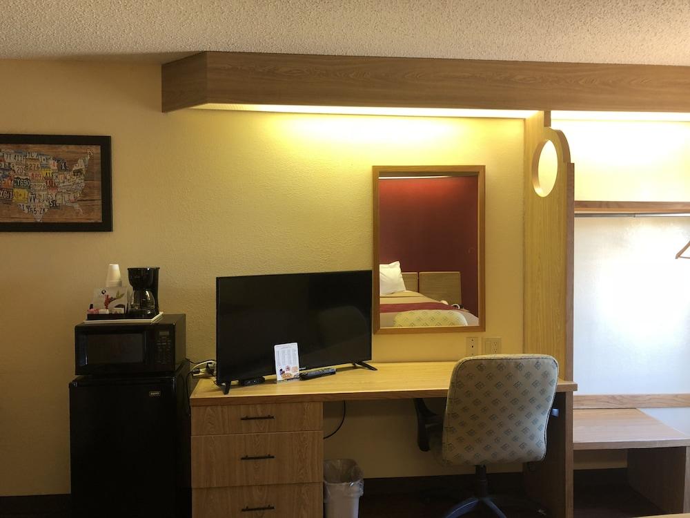 Econo Lodge London North photo 7