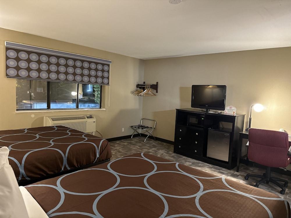 Super 8 by Wyndham Baltimore/Essex Area photo 8