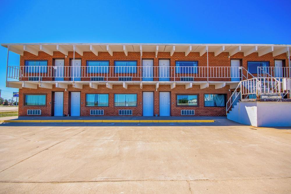 OYO Crossroads Inn photo 43
