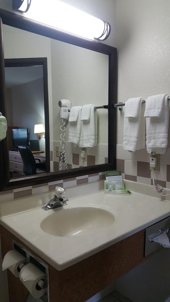 Holiday Inn Express Garden City East by IHG photo 18