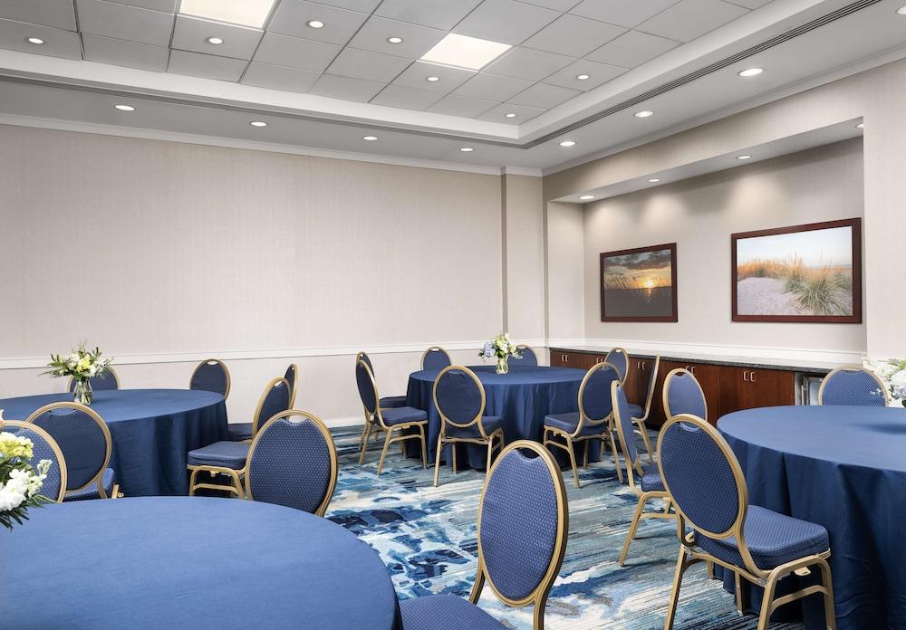 Hilton Virginia Beach Oceanfront photo 7