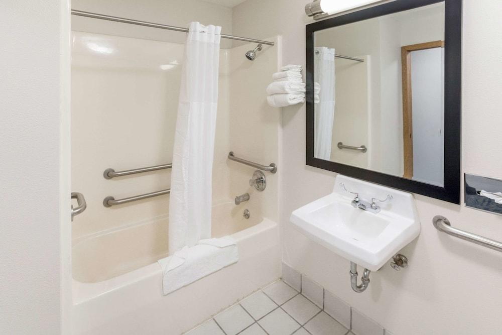 Quality Inn Rochelle photo 6