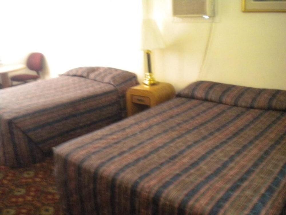 Riverside Motel photo 22