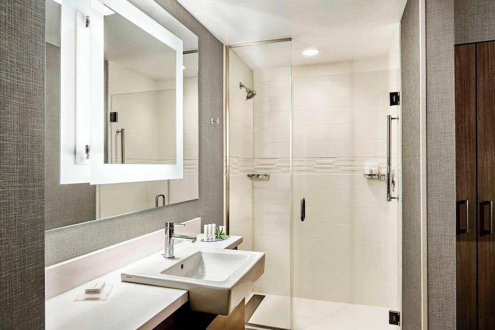 SpringHill Suites by Marriott Charlotte Arrowood photo 8