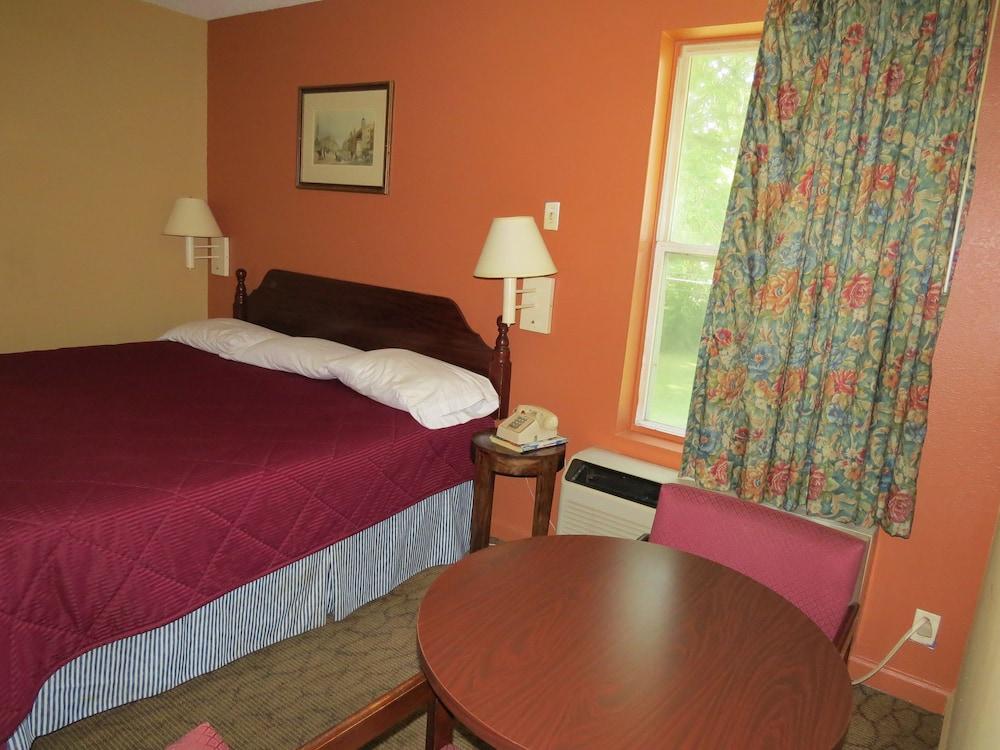 First Western Inn Caseyville photo 11
