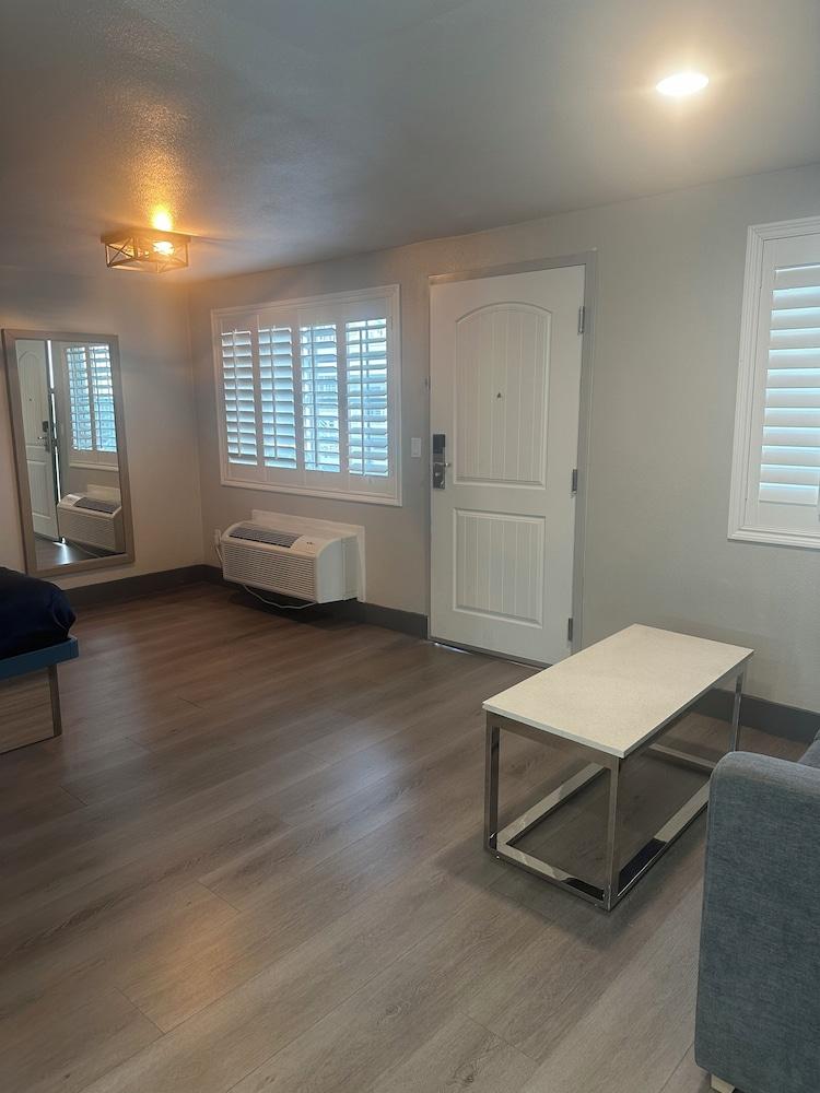 Super 8 by Wyndham Oceanside Downtown photo 37