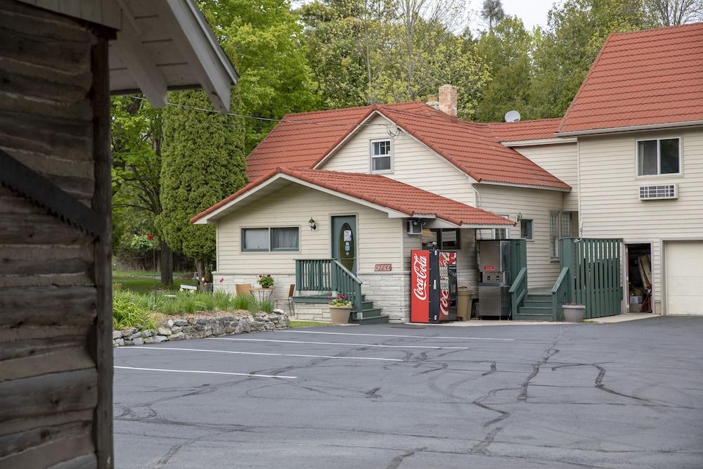 Ridges Inn & Suites photo 83