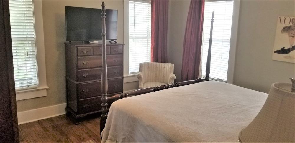 Belvedere Manor photo 48