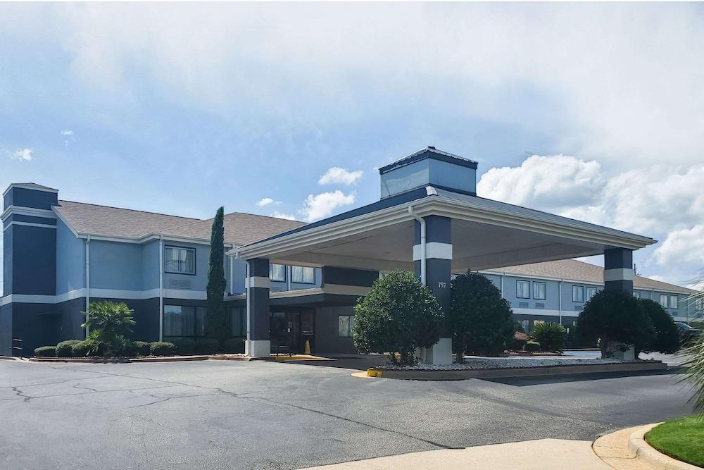 Quality Inn Prattville I-65 photo 1
