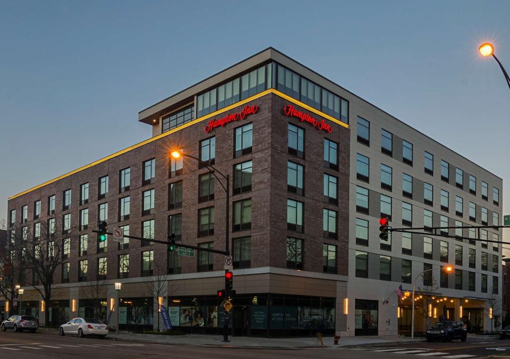 Hampton Inn Chicago North-Loyola Station photo 50