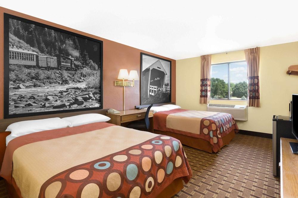 Super 8 by Wyndham Boone photo 9