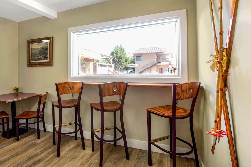 Econo Lodge  Inn & Suites Durango photo 22