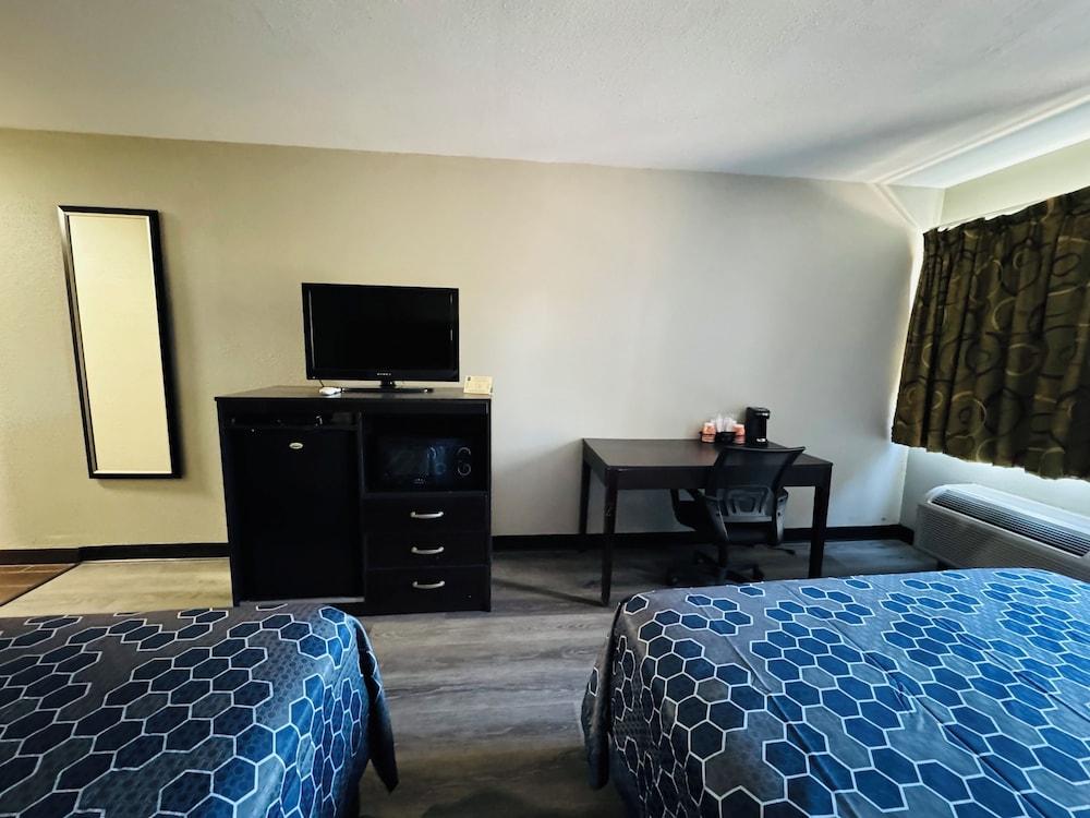 Econo Lodge Inn & Suites Centerville photo 8