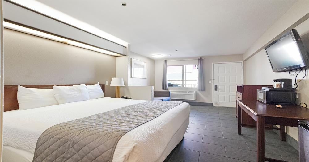 Budget Inn and Suites photo 1