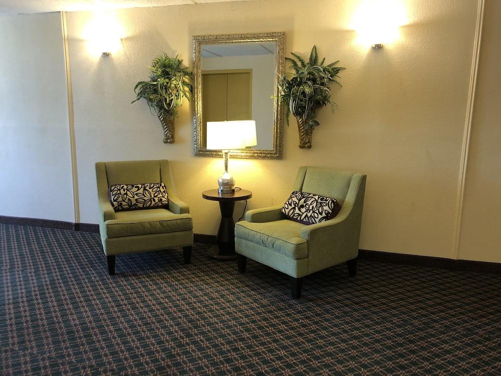 The Grand Hotel Spindletop photo 27