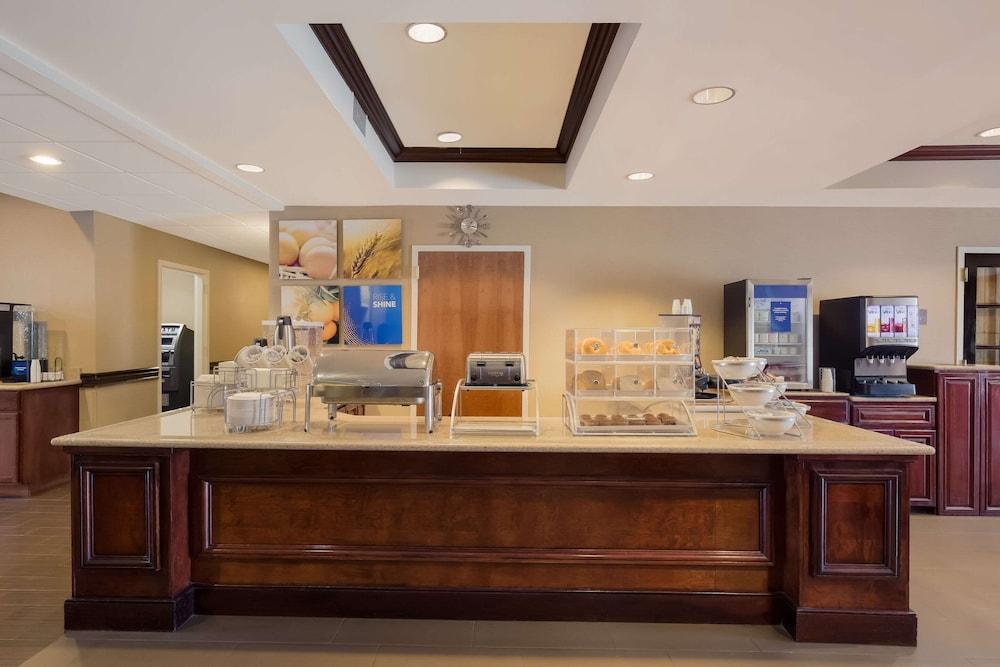 Comfort Suites Near University photo 37