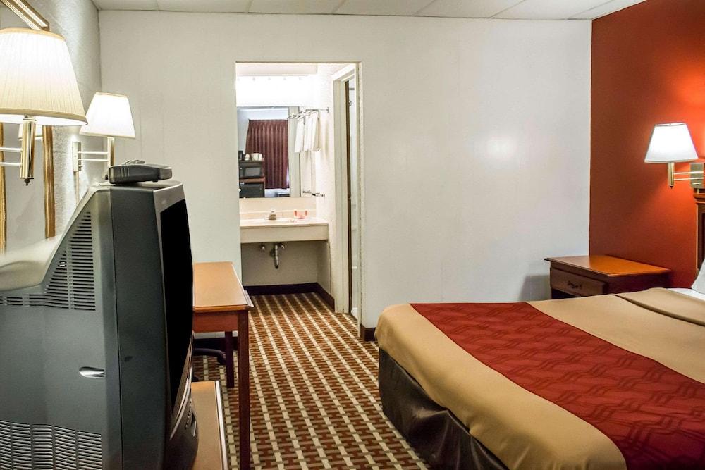 Econo Lodge Williamsport photo 18