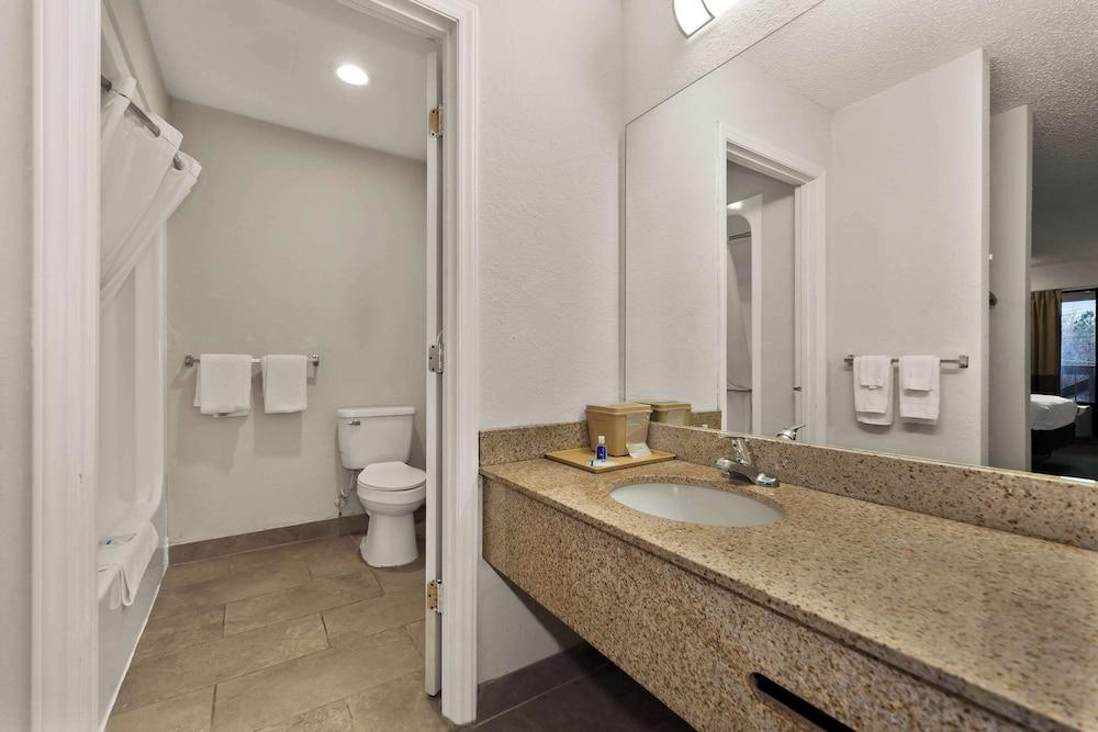Rodeway Inn Lumberton Central photo 17