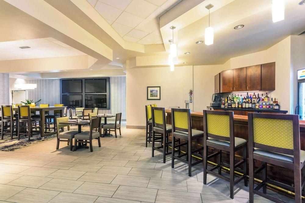 Wyndham Garden Buffalo Downtown photo 3