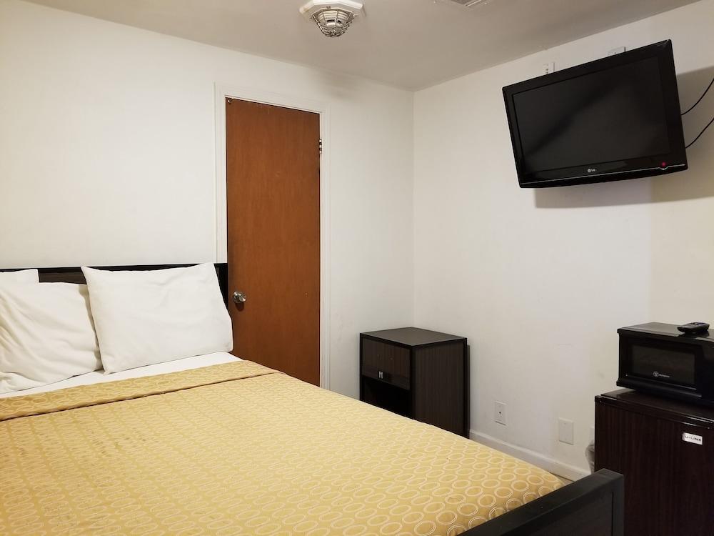 Lone Star Inn by FairBridge photo 10