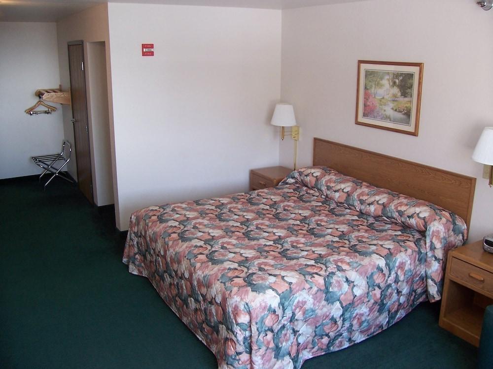 Budget Host Inn & Suites photo 3