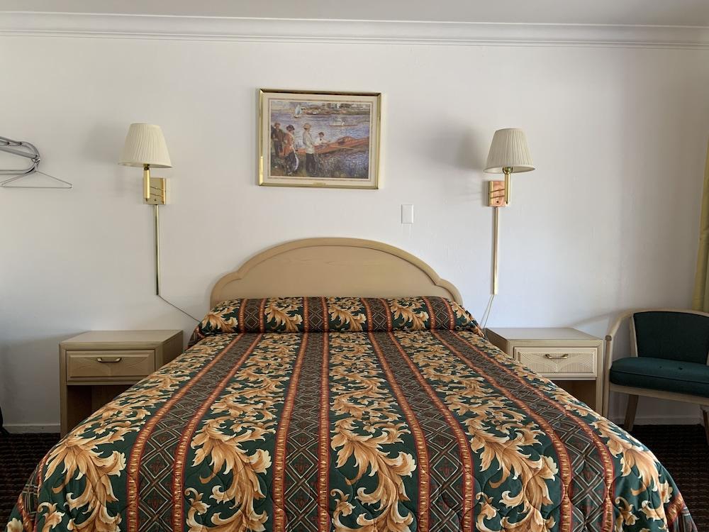 Lark Motel photo 8