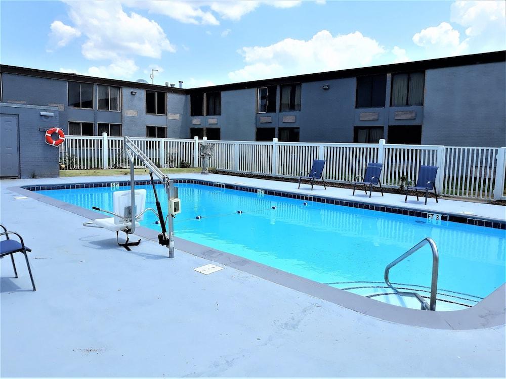 Madison Inn and Suites photo 59