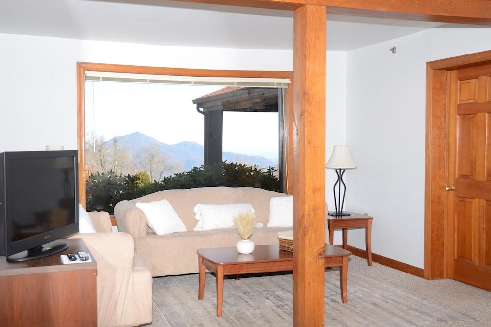 Bent Mountain Lodge photo 33