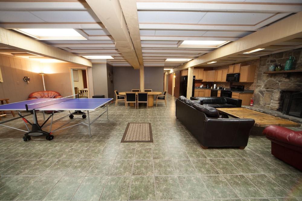 Log Cabin Lodge & Suites photo 62