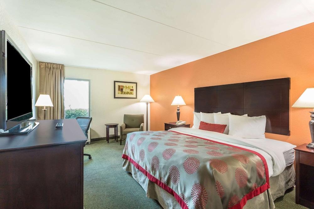 Ramada by Wyndham Luling photo 9