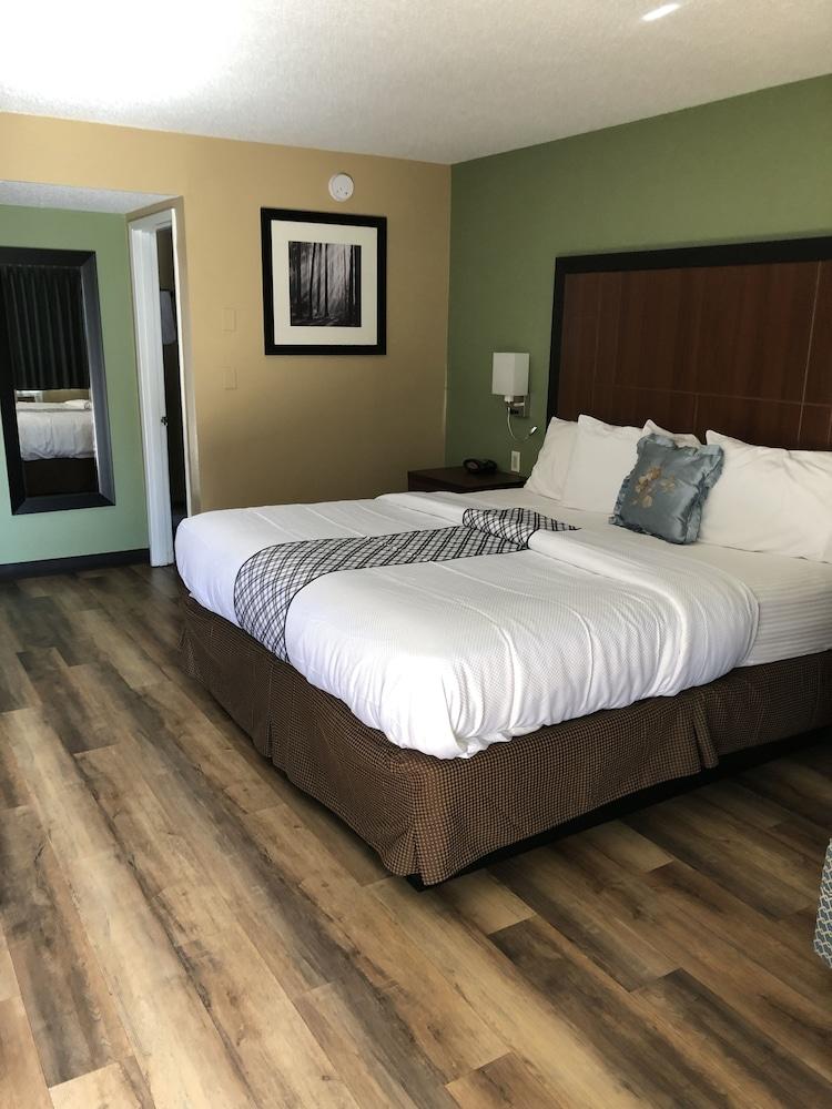 Knight's Inn Motel photo 8