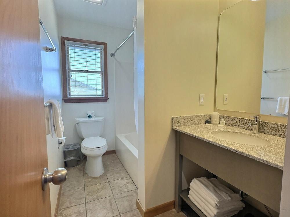 Lighthouse View Oceanfront Lodging photo 32