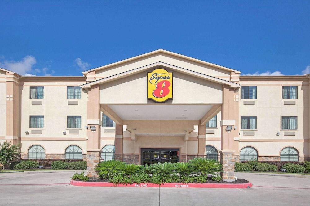 Super 8 by Wyndham IAH West/Greenspoint photo 1