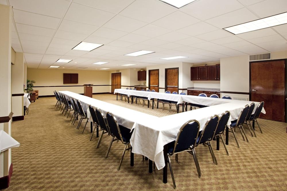 Lexington Inn and Suites photo 24