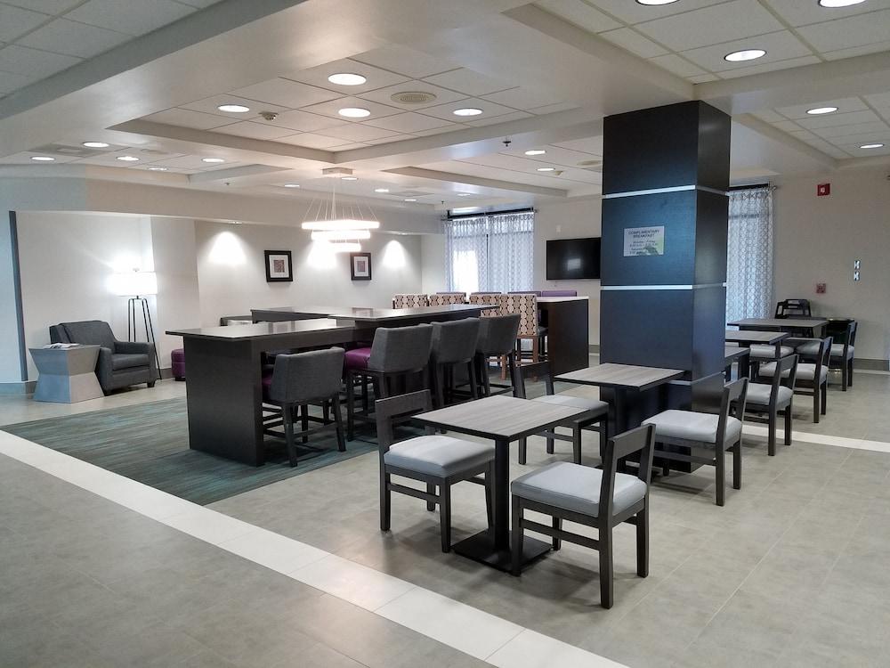 Comfort Inn & Suites Columbus North photo 21
