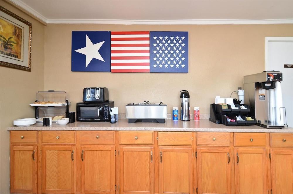 Americas Best Value Inn Stephenville photo 5