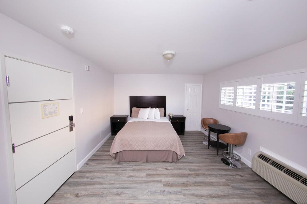 Metropolitan Inn & Suites photo 33