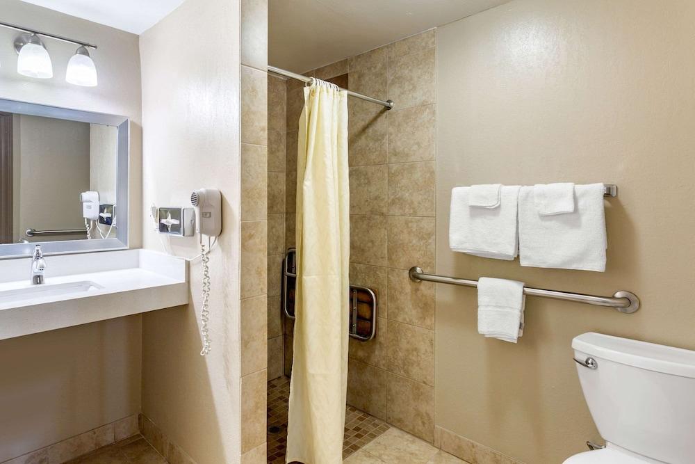 Econo Lodge Inn & Suites Dickson photo 24