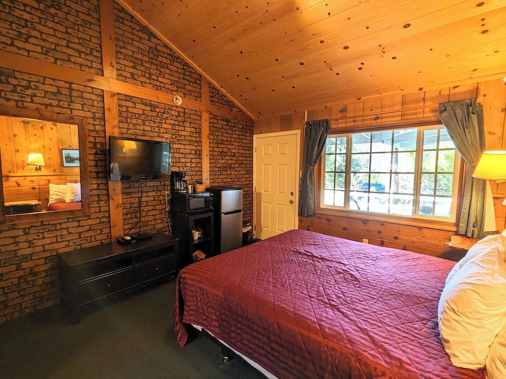 Bluebird Cottage Inn photo 28