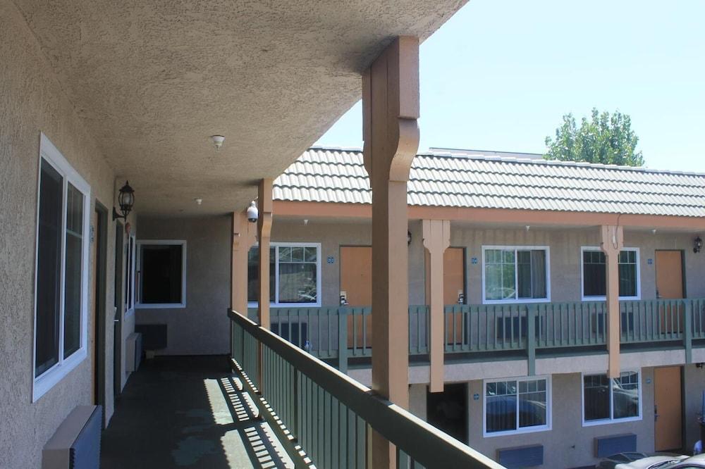 El Rancho Inn Hawthorne photo 37