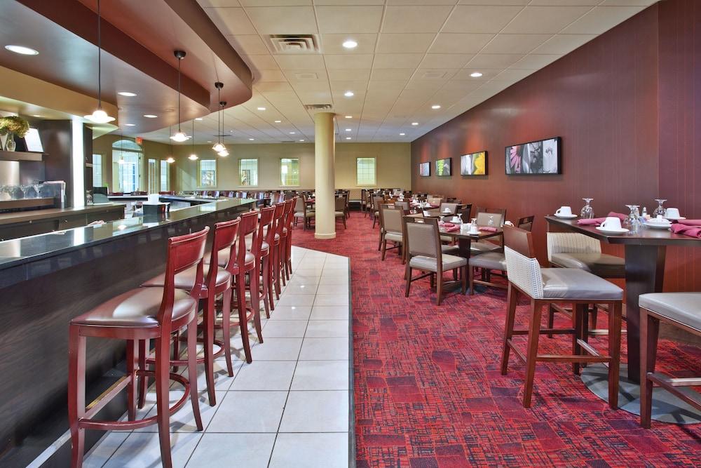 Holiday Inn Manitowoc by IHG photo 35