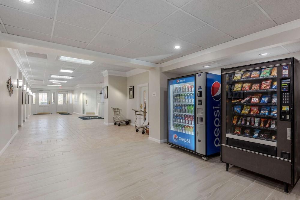 Quality Inn & Suites New Hartford - Utica photo 31