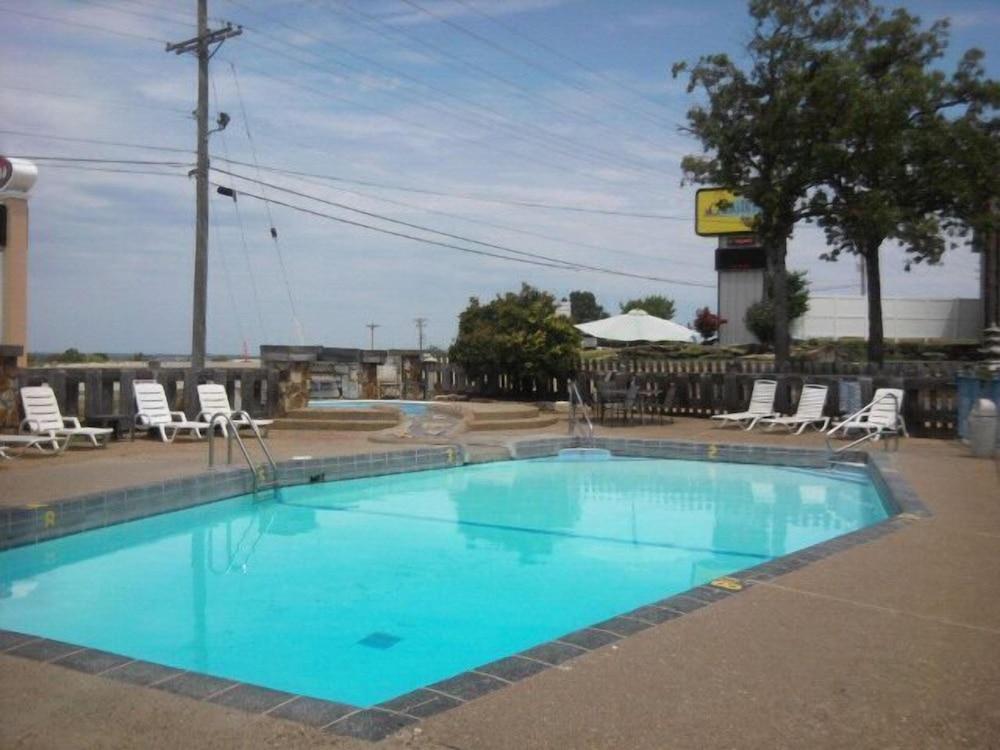 Quails Nest Inn and Suites photo 25