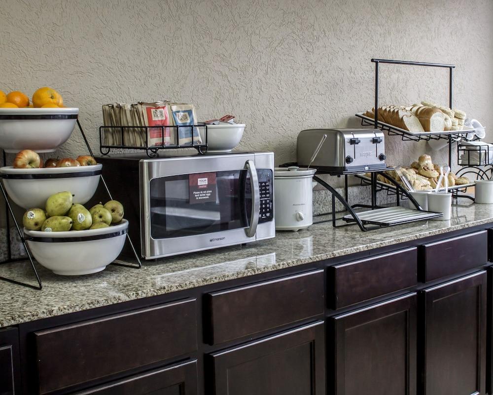 Comfort Inn Alliance photo 49